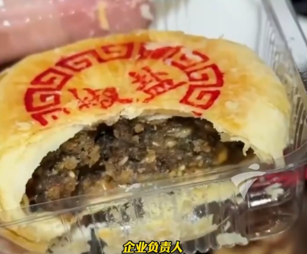 內地湧現各種奇葩口味月餅。圖為蟋蟀月餅。廣州日報