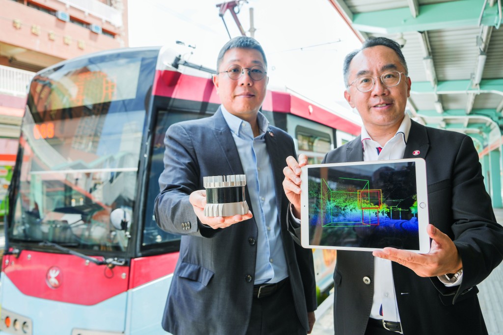左起:港鐵公司車務工程服務及創科總管陳慶強、港鐵公司營運主管(屯馬綫,輕鐵及巴士)陳志雄。 吳艷玲攝 左起:港鐵公司車務工程服務及創科總管陳慶強、港鐵公司營運主管(屯馬綫,輕鐵及巴士)陳志雄。 吳艷玲攝