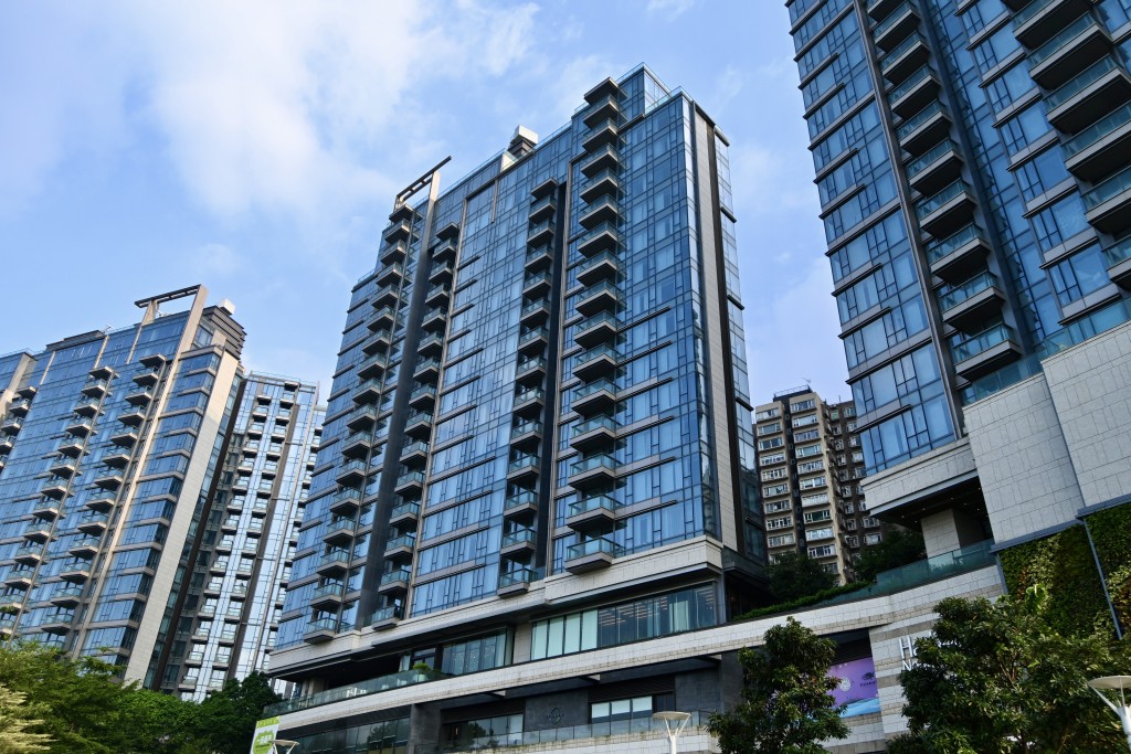 小斯今年11月斥1.368億元購入新地北角海璇II一伙高層平台特色戶連雙車位。