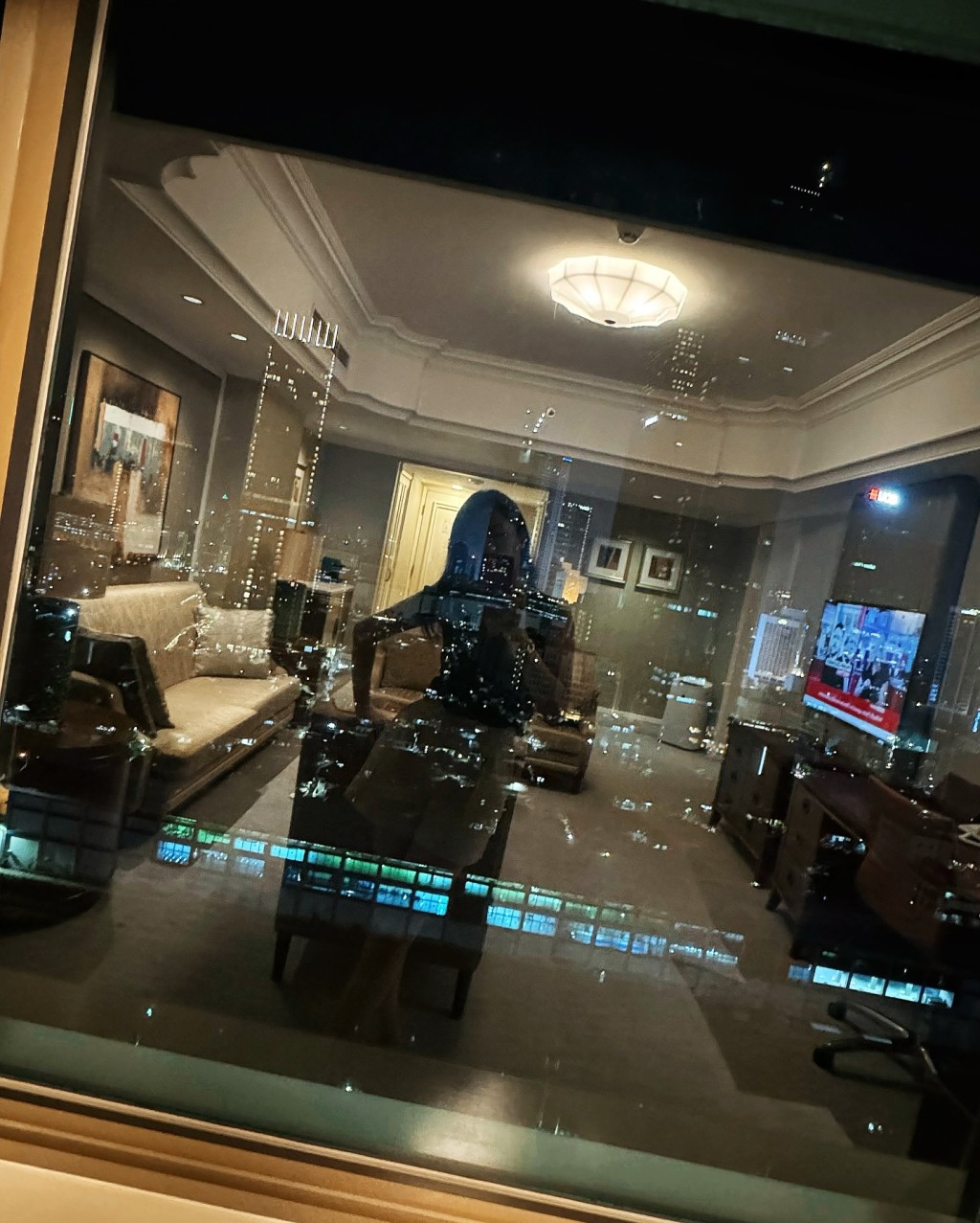 崔碧珈住高級酒店。 崔碧珈住高級酒店。