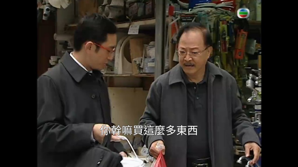 鍾景輝《樓住有情人》跟吳啟華飾演父子。