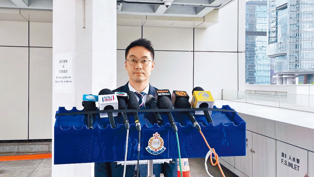 毒品調查科行動組高級督察曾憲釗見傳媒。