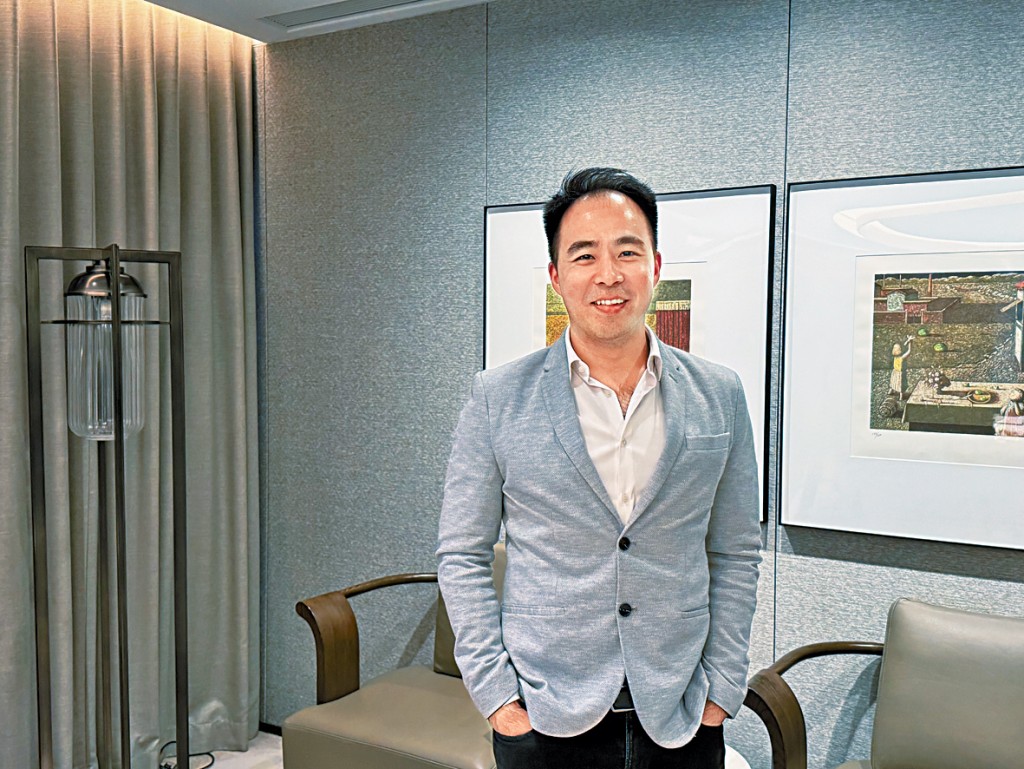 鄧啓俊表示，港人的支付習慣仍然以信用卡為主流，不過近年使用支付寶等支付方式亦有所增加。