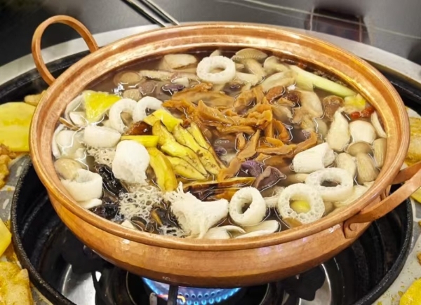 火鍋店誤將燃料加入湯鍋，致11人入院。 新華社資料圖/示意圖