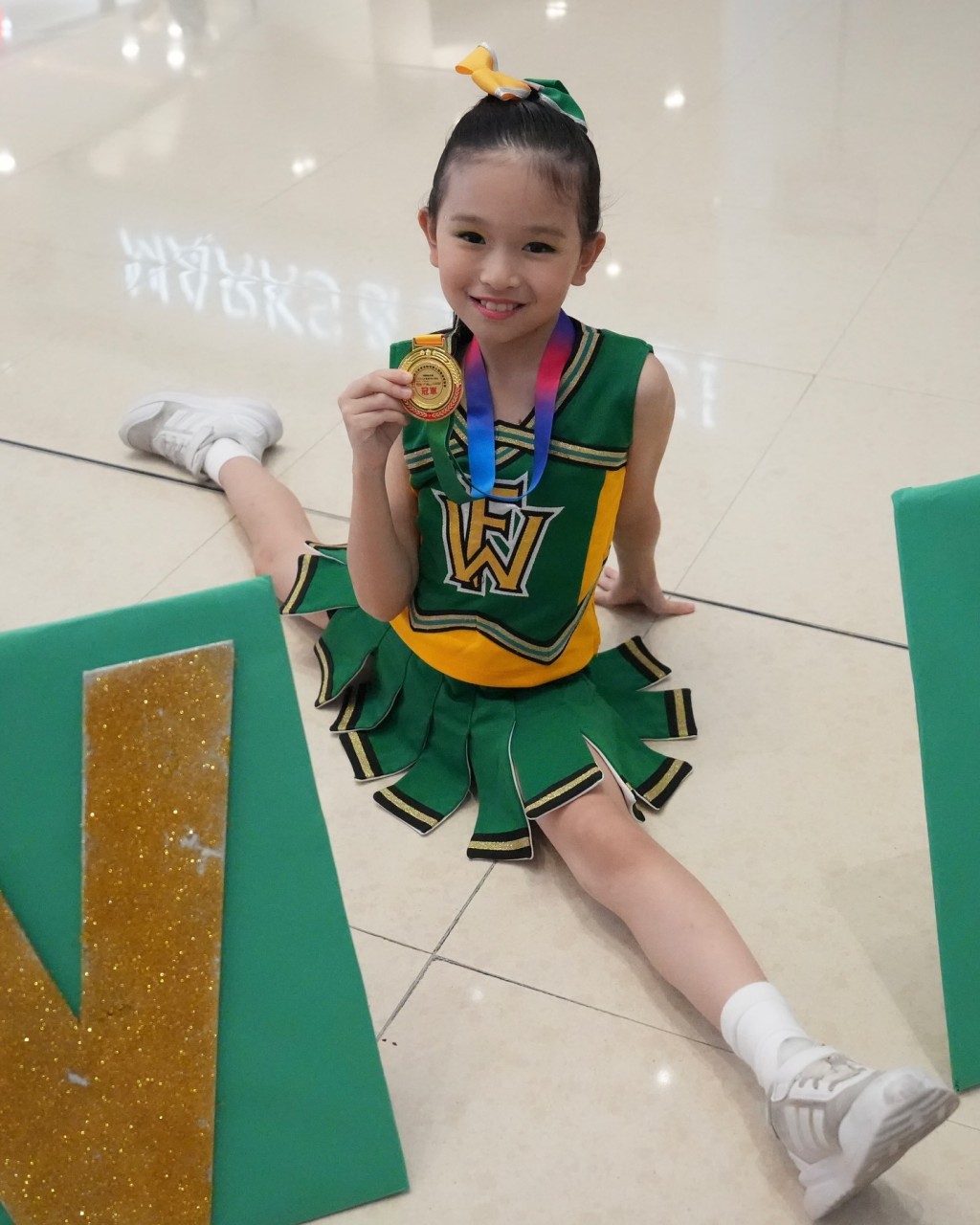 大女Emma今年已經9歲，近年參與不少香港啦啦隊的公開賽，成績很理想。