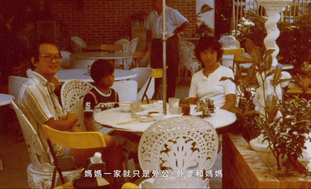 陳奕迅指媽媽是獨女，外公、外婆很愛鍚他們。