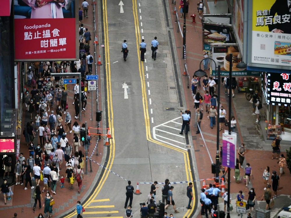 反修例兩周年網民號召赴銅鑼灣 ，警方封鎖東角道行人專用區。