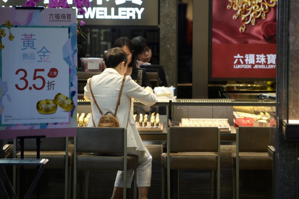 2月零售銷售額由升轉跌,按年跌10.1%
