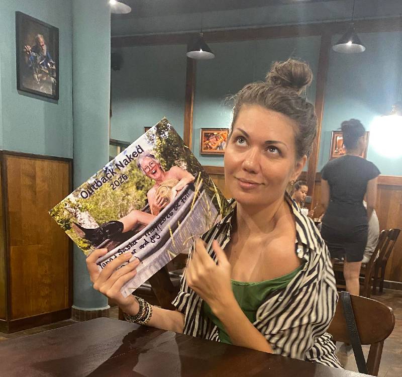 來自哥倫比亞的買家。Outback Naked Calendar - no nudity/Fb