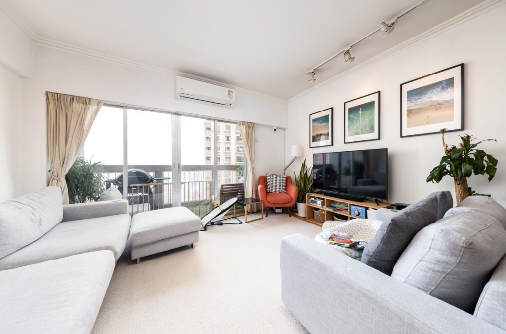 西半山聯邦花園中層3房2浴單位，實用面積1166方呎，最新叫價2450萬，同時叫租50000元。