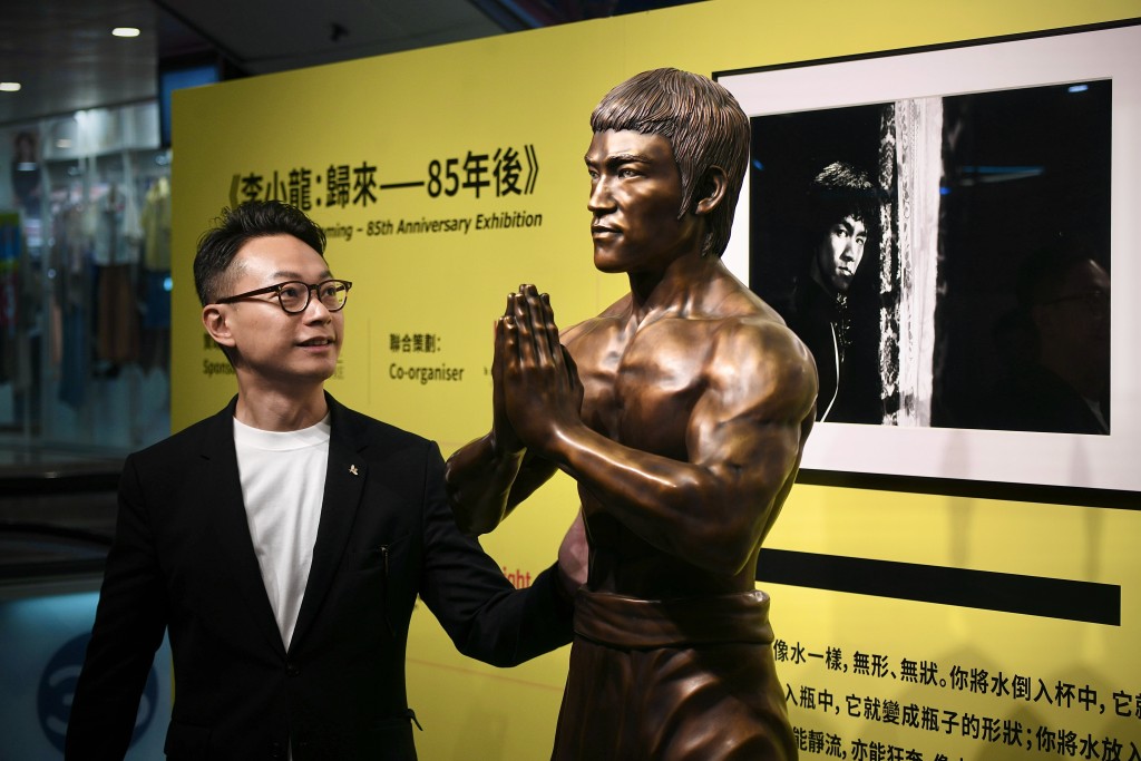 策展人伍常。