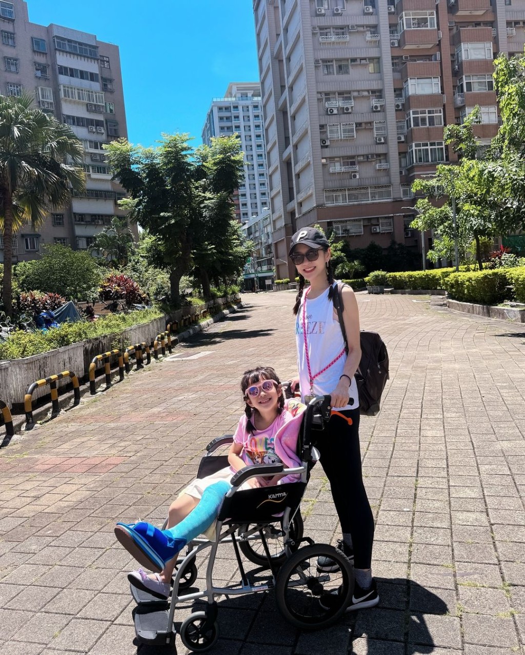 楊千霈透露女兒傷勢很難從肉眼分辨，因此一開始不懂女兒的痛苦，手腳還有些粗魯。