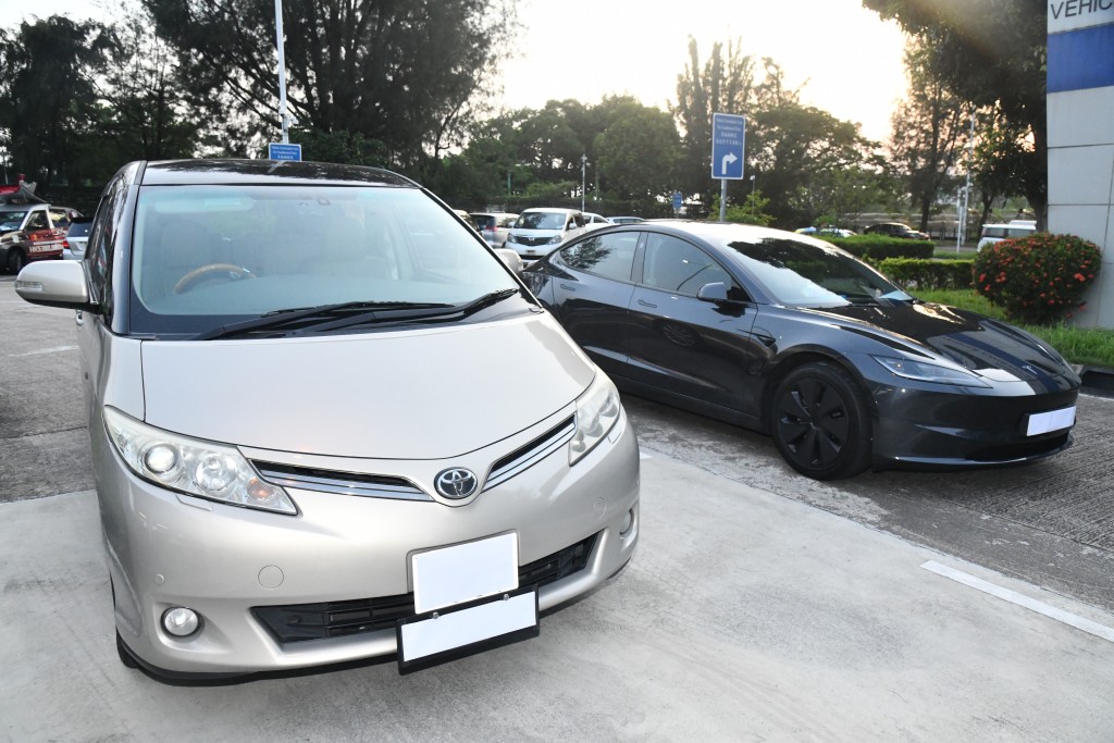 警方已扣留兩車作進一步檢驗。徐裕民攝 警方已扣留兩車作進一步檢驗。徐裕民攝