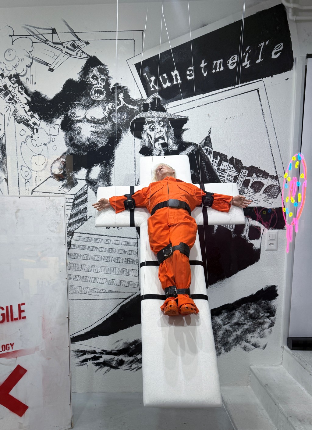 瑞士展出「特朗普」十字架雕塑引起熱議。路透社