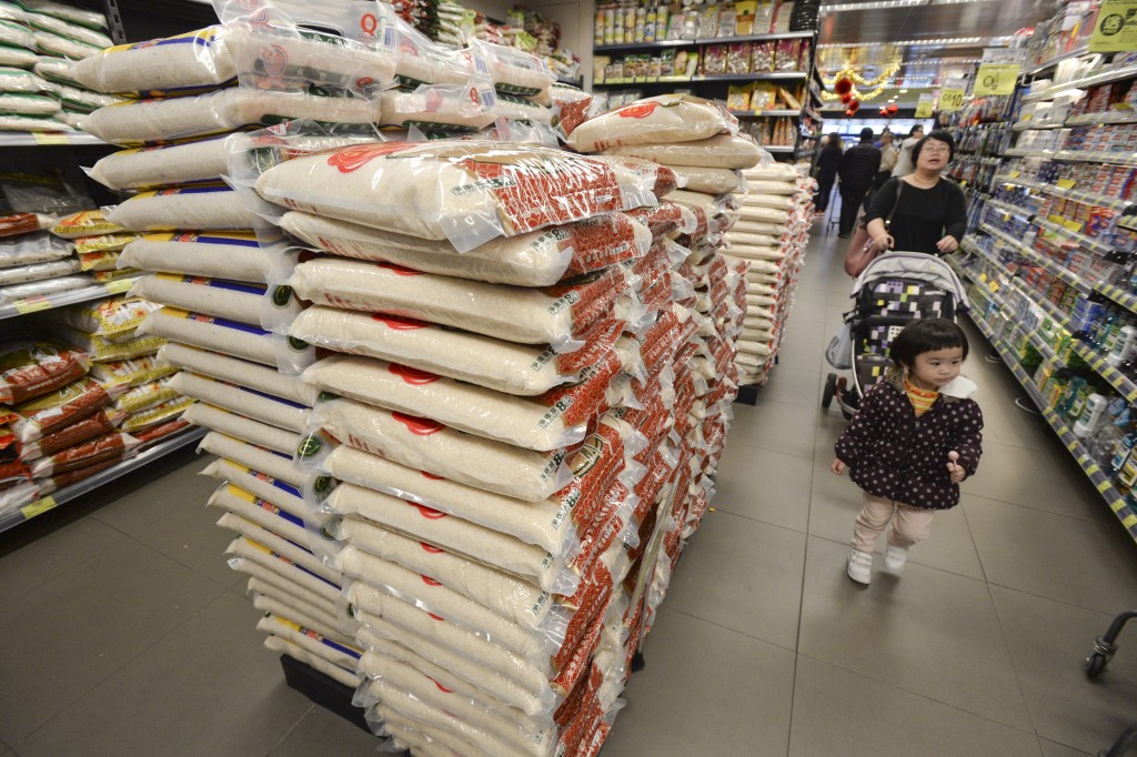 李豐年指本港九成香米由泰國及越南進口，惟兩國香米價格有差距。資料圖片