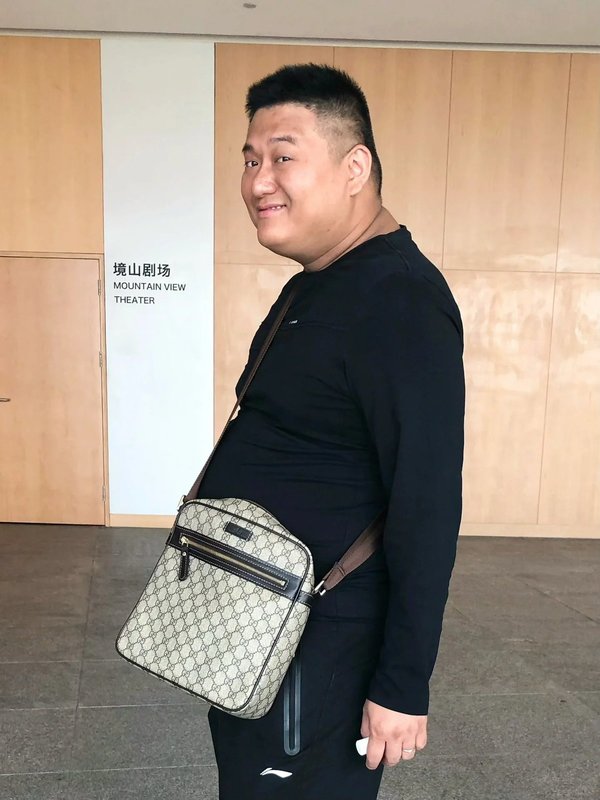 30多歲的他有個大肚腩。(圖片來源:「明叔很認真」小紅書)