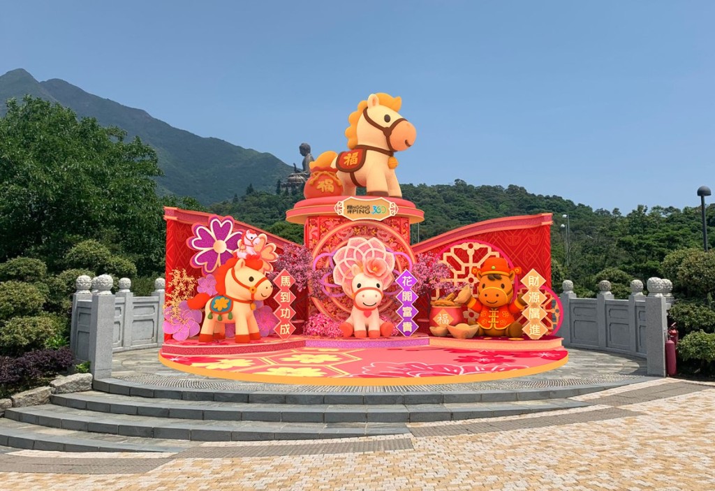 「昂坪360．駿馬躍動迎新春」將從1月24日至3月8日在昂坪市集各處帶來祝福滿滿的萌爆駿馬「打卡位」。