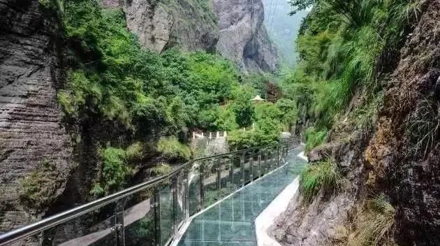 温州雁荡山景区，是浙江唯一的世界地质公园，地势险要雄伟。微博