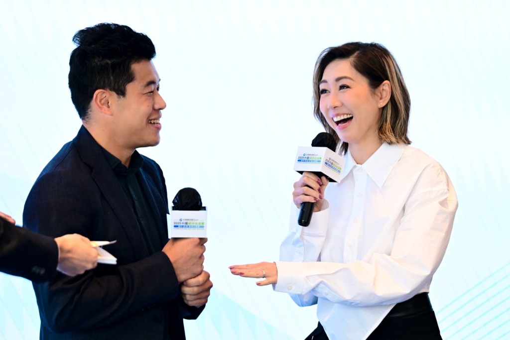 婚後首次出席活動的胡定欣,將會參加香港公開賽名人賽,與職業球手較量。 婚後首次出席活動的胡定欣,將會參加香港公開賽名人賽,與職業球手較量。