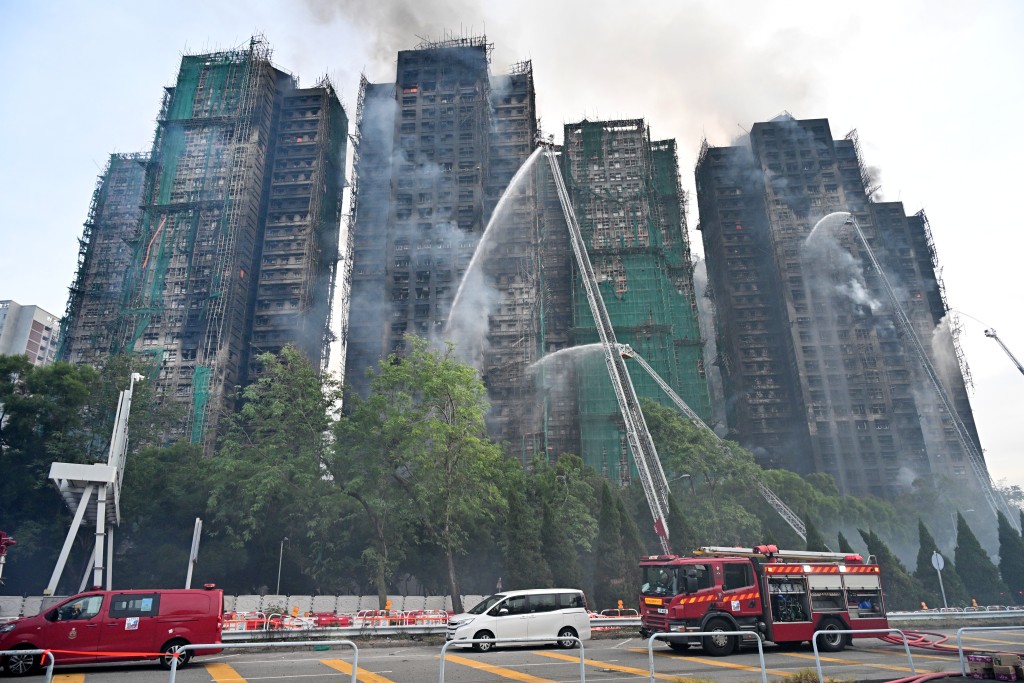 宏福苑大火造成其中七座嚴重燒毀。資料圖片 宏福苑大火造成其中七座嚴重燒毀。資料圖片