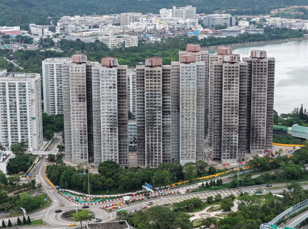 大埔宏福苑大維修引起爭議,政府正推動《建築物管理條例》修訂以堵塞「圍標」及授權票漏洞。 大埔宏福苑大維修引起爭議,政府正推動《建築物管理條例》修訂以堵塞「圍標」及授權票漏洞。