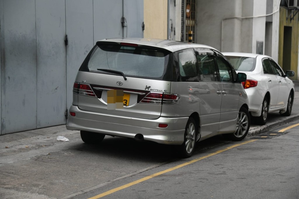 車牌的真車主到場協助調查。