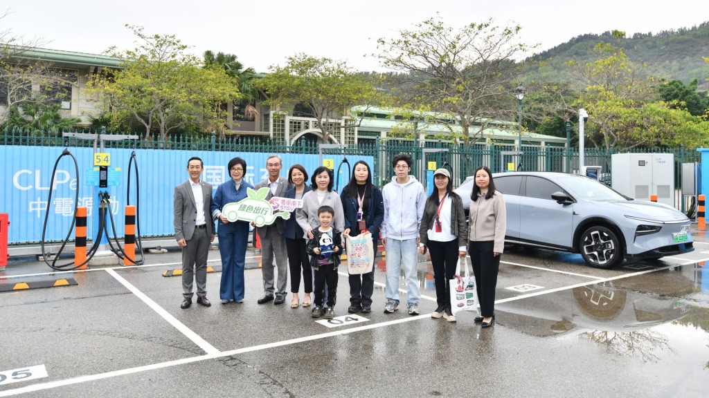 美寶歡迎兩位「粵車南下」車主訪港及使用充電站。