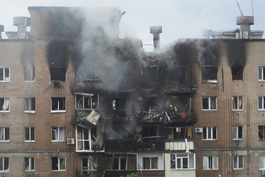 哈爾科夫多棟建築物在俄羅斯無人機襲擊中受損。美聯社 哈爾科夫多棟建築物在俄羅斯無人機襲擊中受損。美聯社