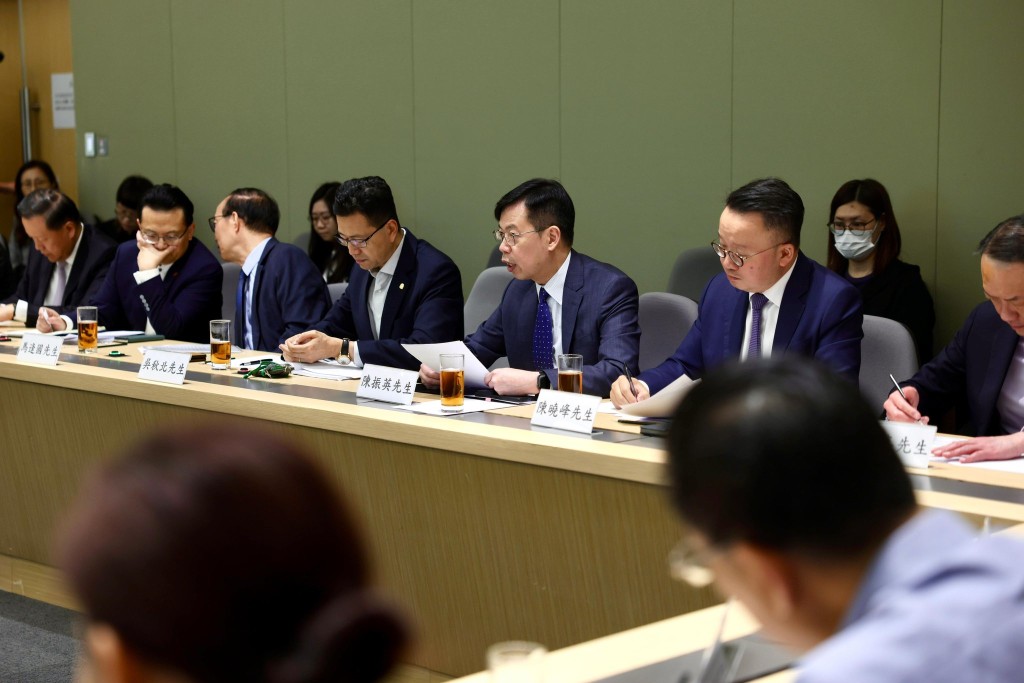 座談會就制定首份香港五年規劃進行交流。李家超fb