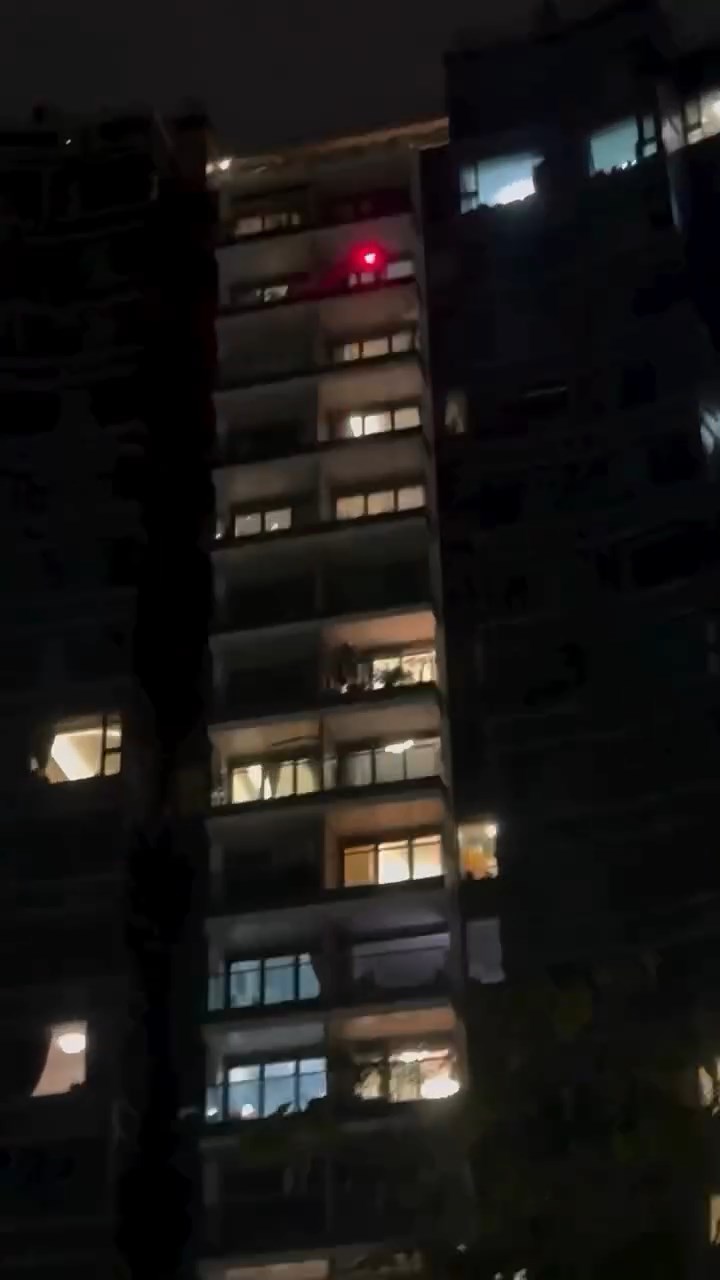 海天晉有單位住戶使用鐳射筆向公園胡亂掃射。threads@shiba.pogor 海天晉有單位住戶使用鐳射筆向公園胡亂掃射。threads@shiba.pogor