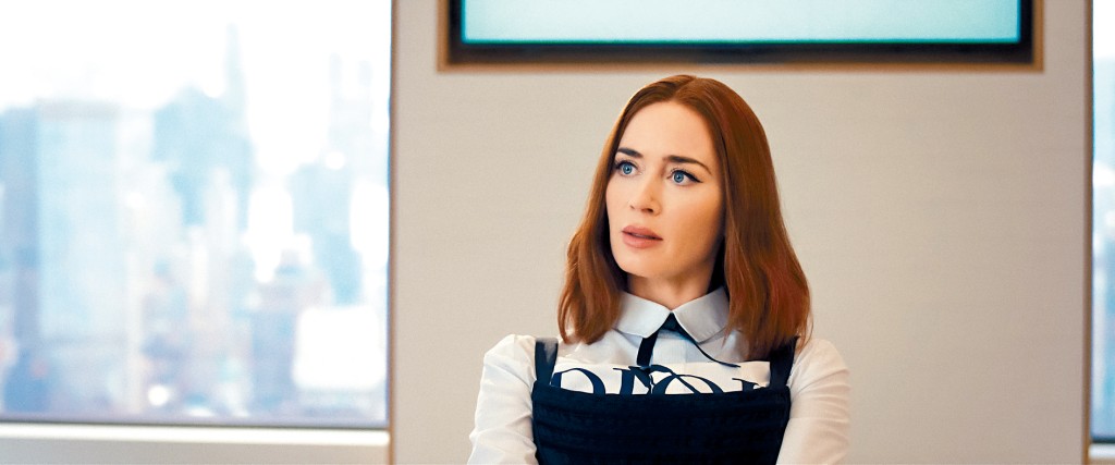 Emily由当年的助理,摇身一变成高层。 Emily由当年的助理,摇身一变成高层。