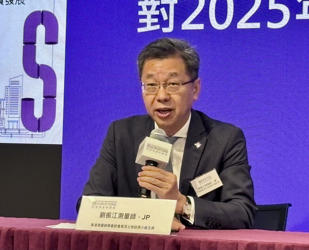 測量師學會前會長及土地政策小組主席劉振江。 測量師學會前會長及土地政策小組主席劉振江。