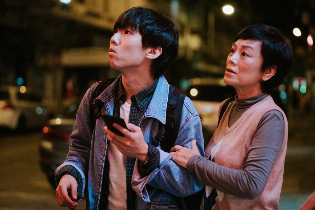 張艾嘉和周漢寧主演的新片《燈火闌珊》，4月13日在香港上映。