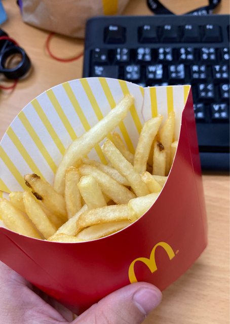 該網民早前外賣訂購麥當勞餐點，收到後卻發現薯條不到8分滿。網圖
