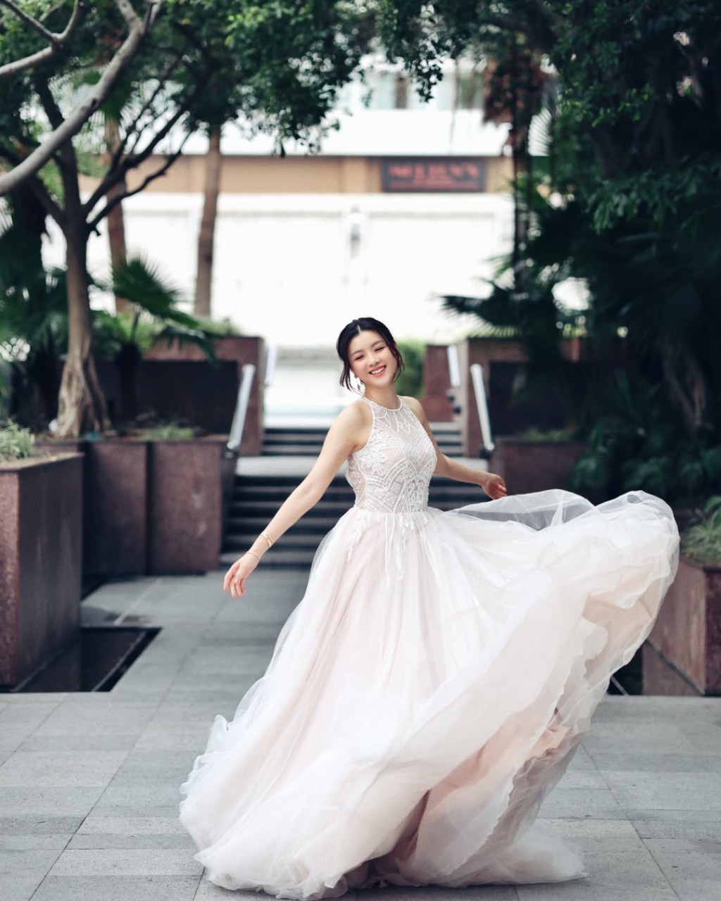 陳茵媺今年慶祝結婚周年，穿上婚紗拍攝。