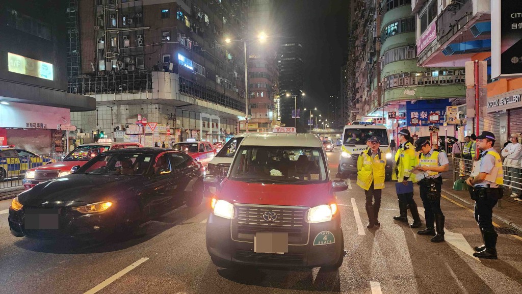 警員到場調查。 警員到場調查。