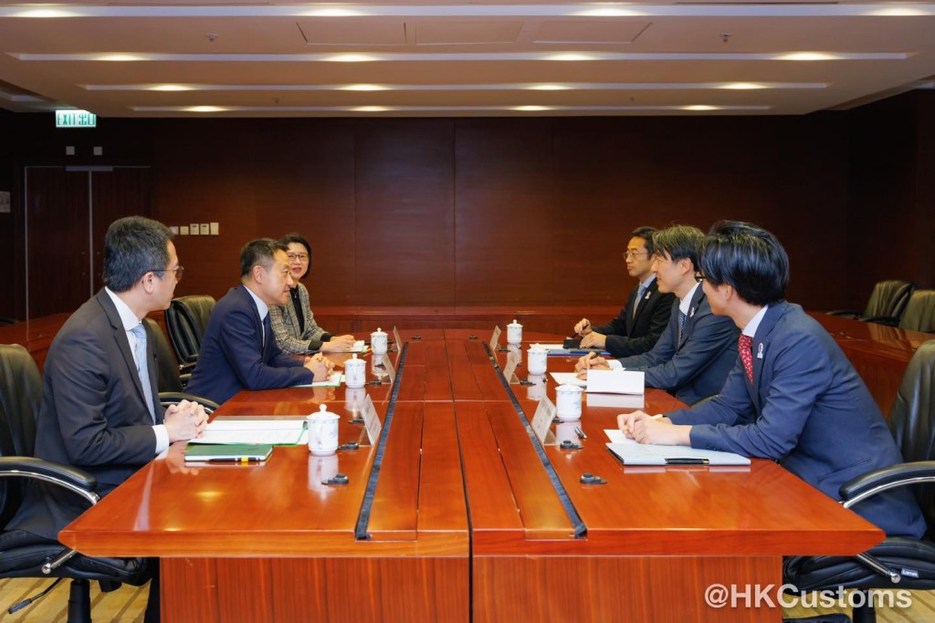 雙方就促進貿易便利和加強海關合作等議題進行討論。 雙方就促進貿易便利和加強海關合作等議題進行討論。