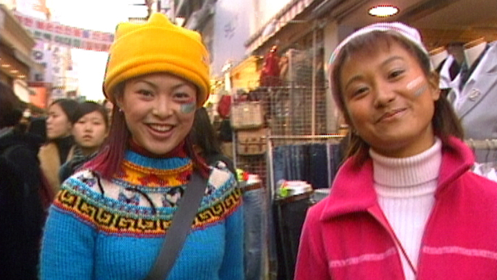 欧倩怡（左）当年因为拍摄旅游特辑，认识与郭晋安。