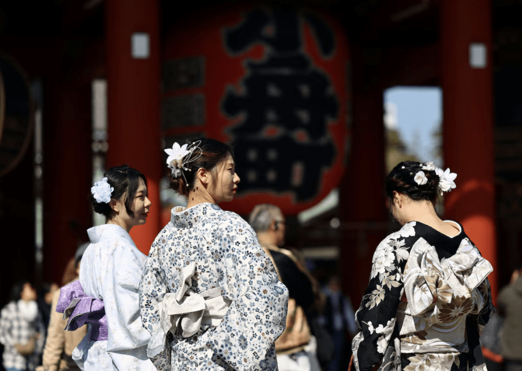 日本政府早前向國會提交《出入國管理及難民認定法》修正案，計劃於2028年度引入名為「JESTA」的外國人入境事前審查制度。路透社