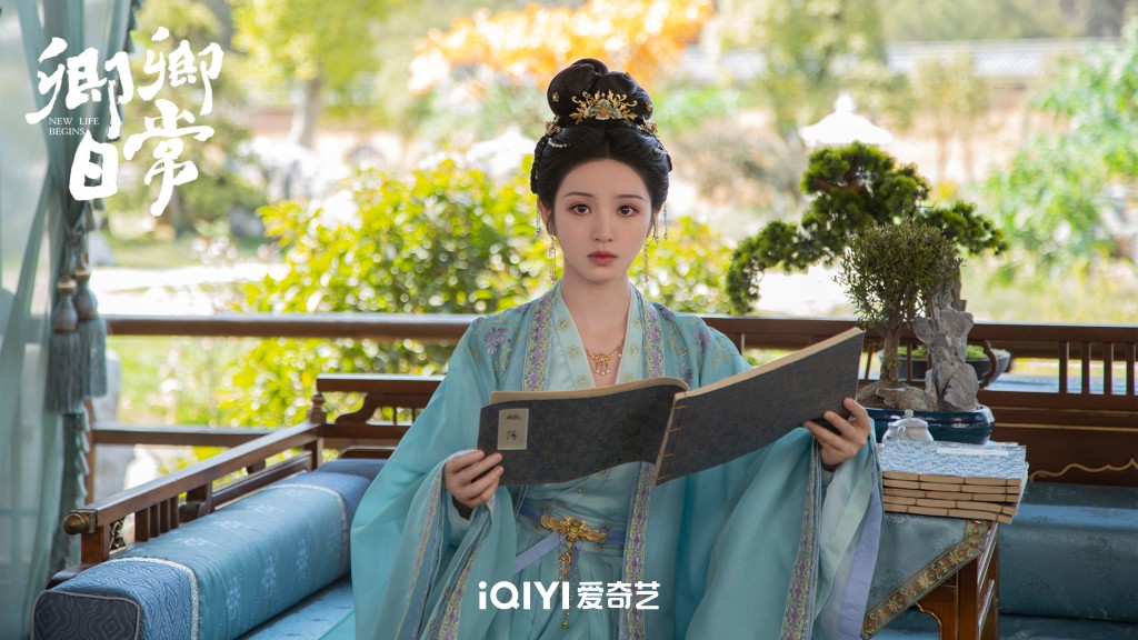 田曦薇在《卿卿日常》中造型溫婉嫻靜,氣質溫柔動人。 田曦薇在《卿卿日常》中造型溫婉嫻靜,氣質溫柔動人。