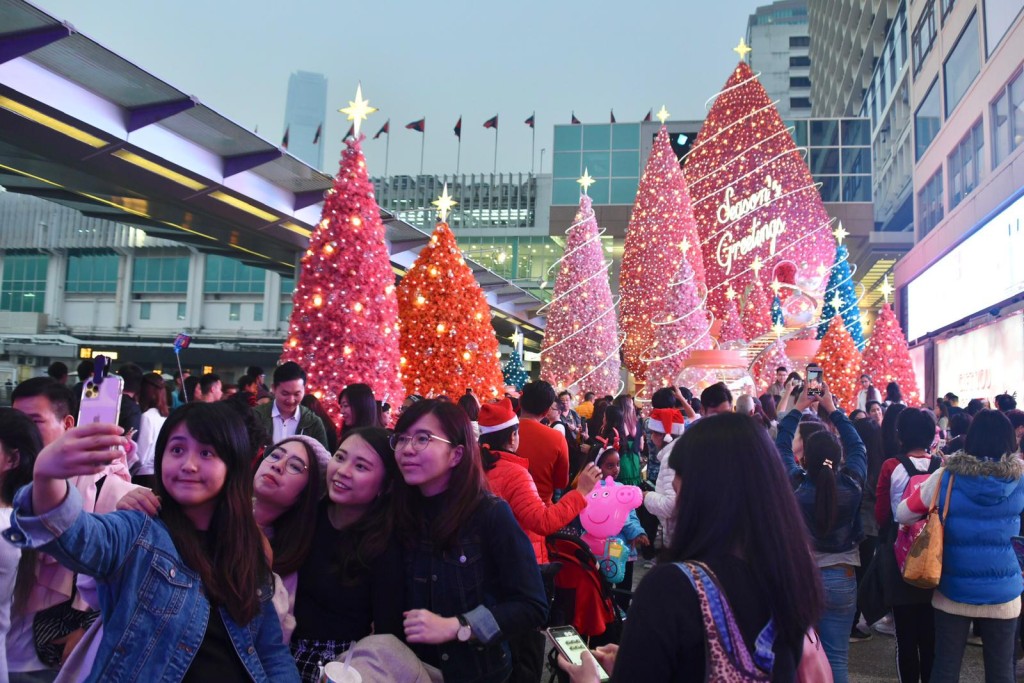 市民尖沙嘴赏圣诞装饰