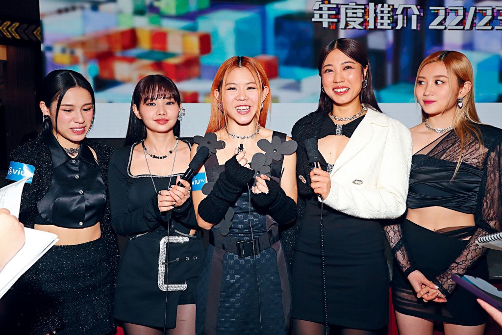 COLLAR各有各忙，所以昨天只得五人出席。