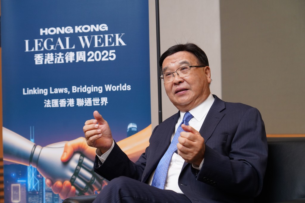 黃玉山表示，《憲法》和《基本法》共同構成香港憲制基礎。