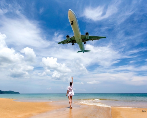 泰國當局禁止遊人在機場附近沙灘拍照。網圖