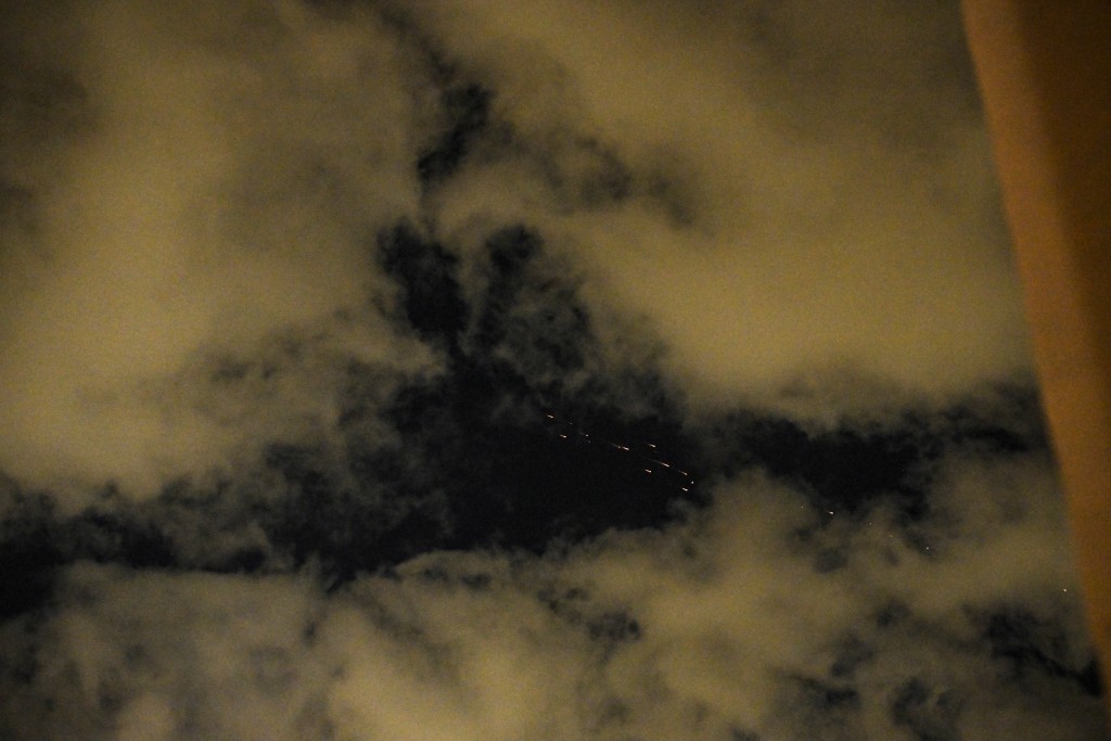 伊朗向特拉維夫發射一枚導彈。路透社