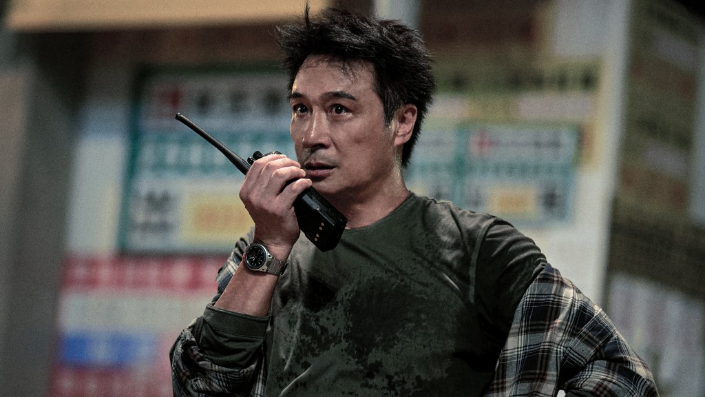 吳鎮宇飾演由談判員改行做社工的謝家俊。