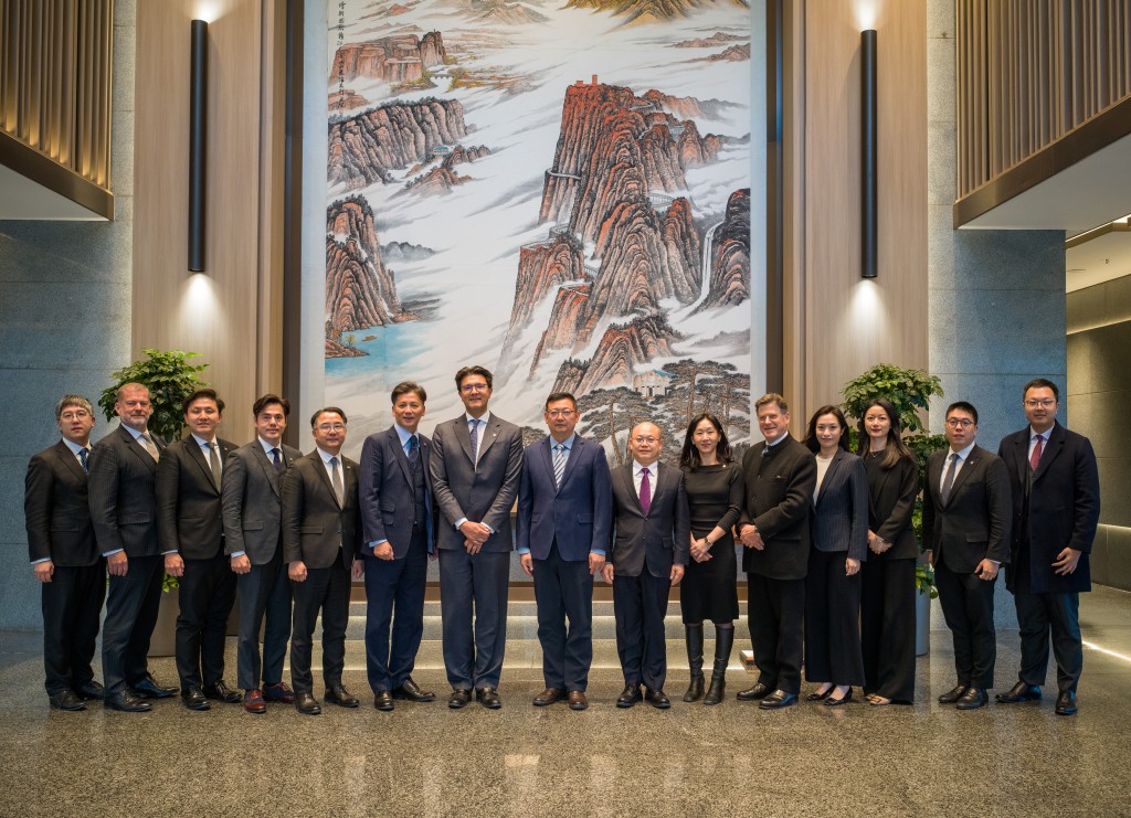 大律師公會代表團到訪國務院國有資產監督管理委員會，就國有企業走出去交流法律意見。