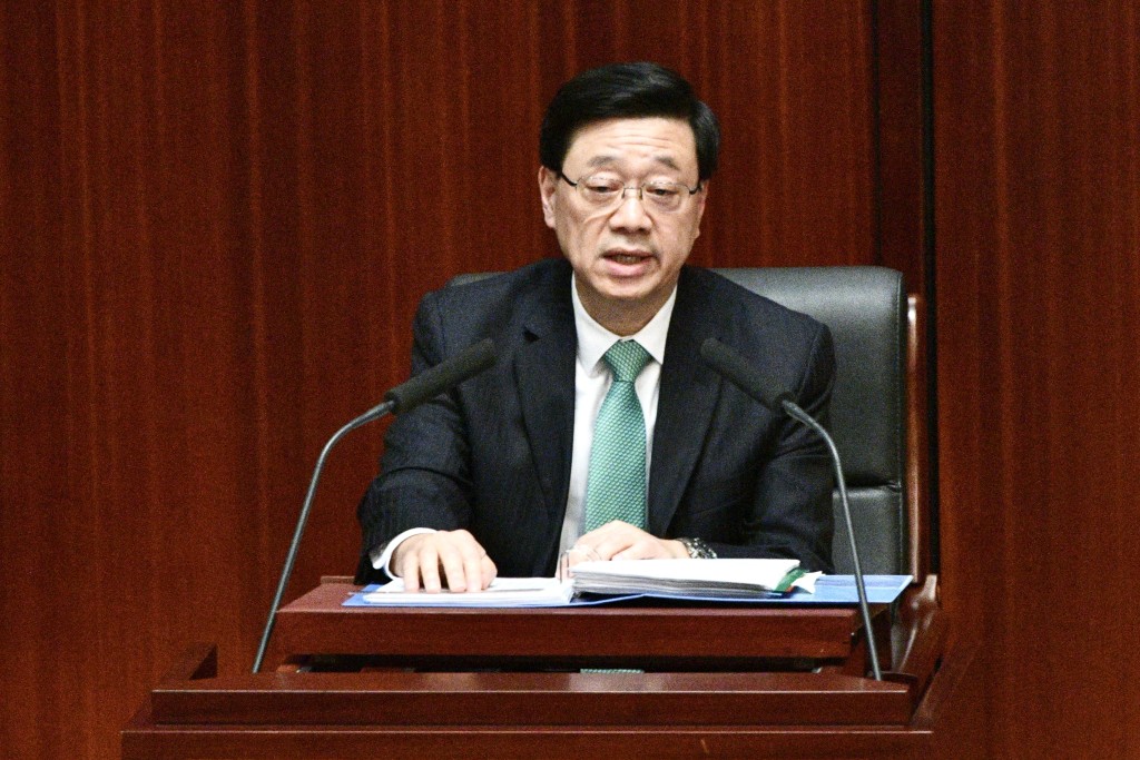 立法会会议，行政长官发表施政报告。卢江球摄
