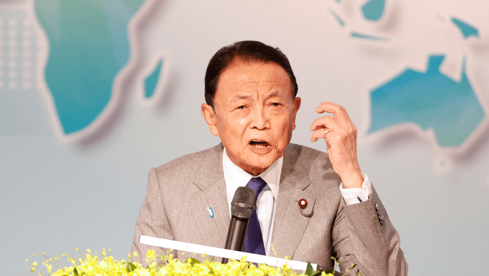 麻生太郎访台期间发表涉台海言论。路透社