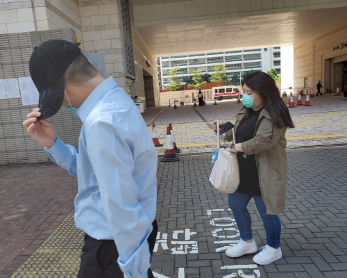 被告陳晧生(藍裇衫)。葉君怡攝